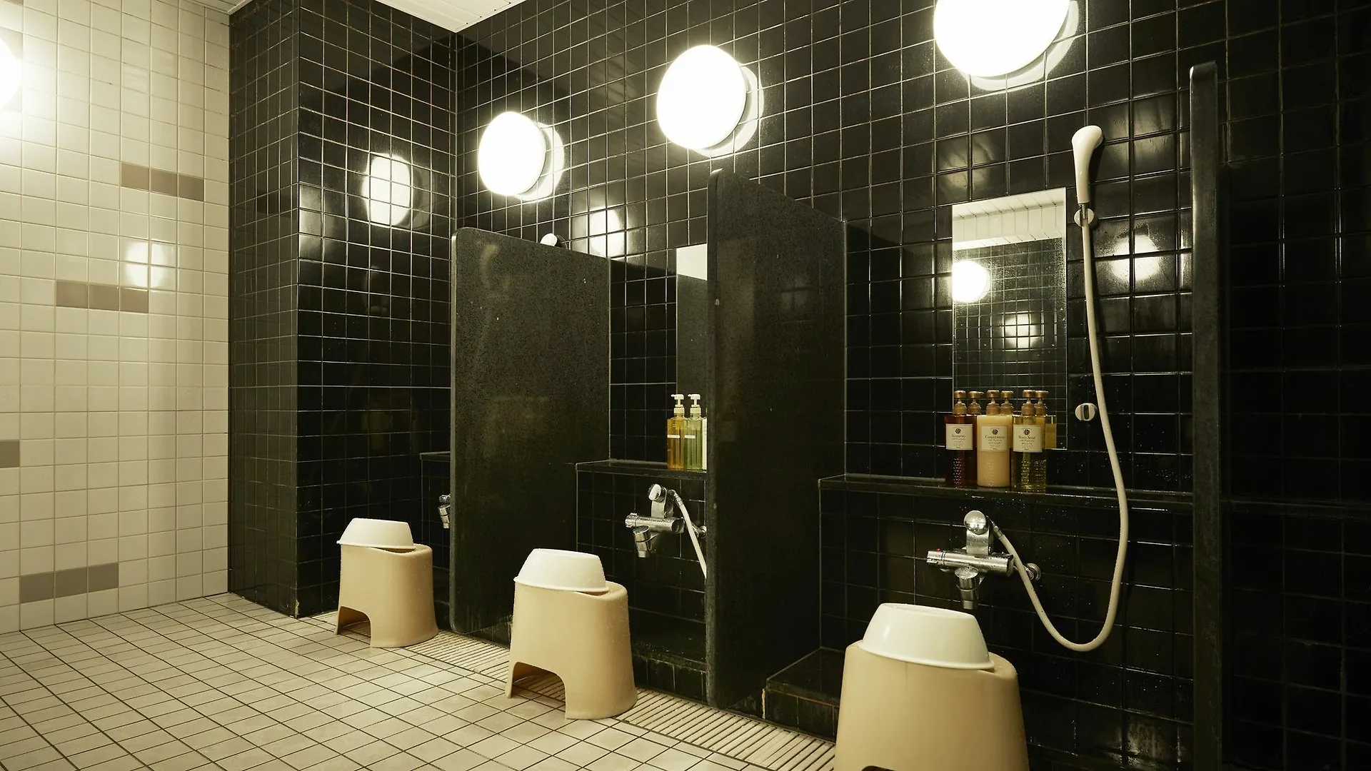 טוקיו First Cabin Akihabara Showa-Dori מלון קפסולה