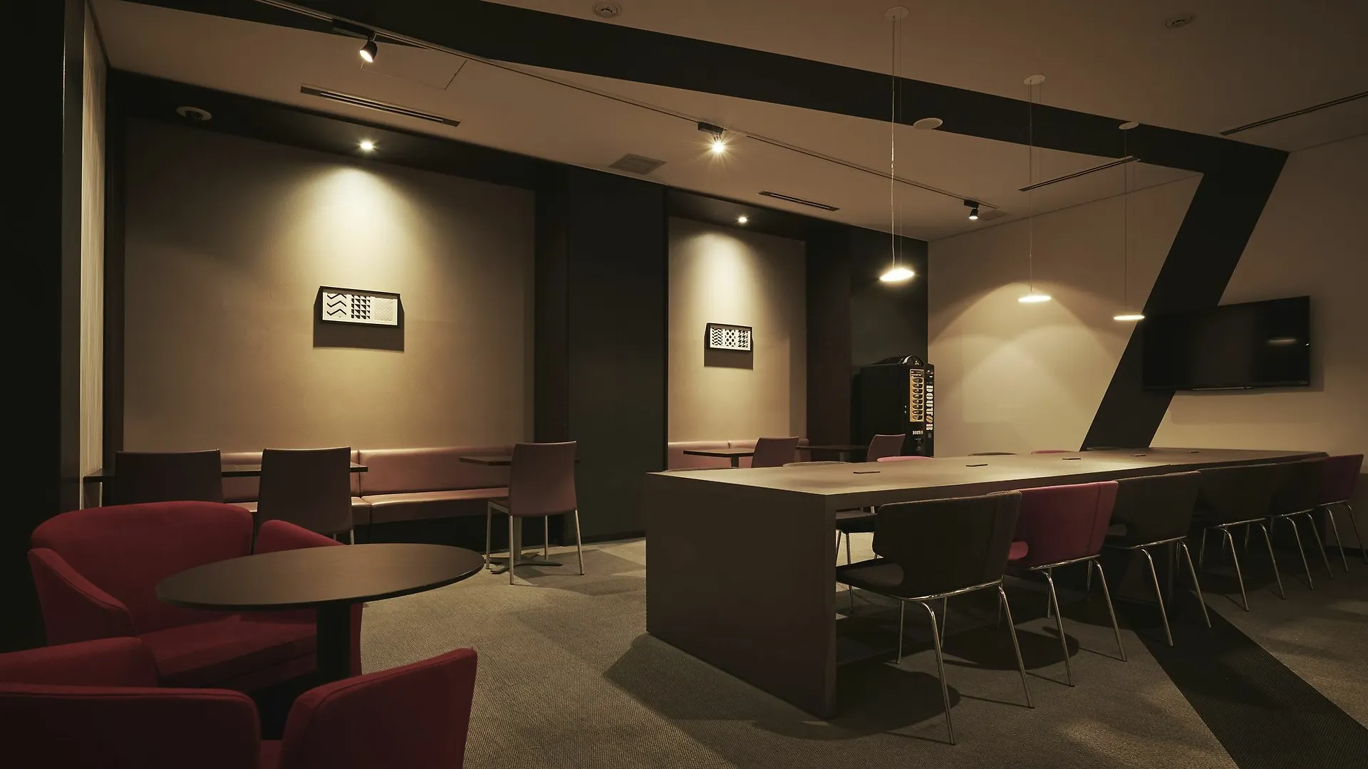 First Cabin Akihabara Showa-Dori Tōkyō 0*,  Japon